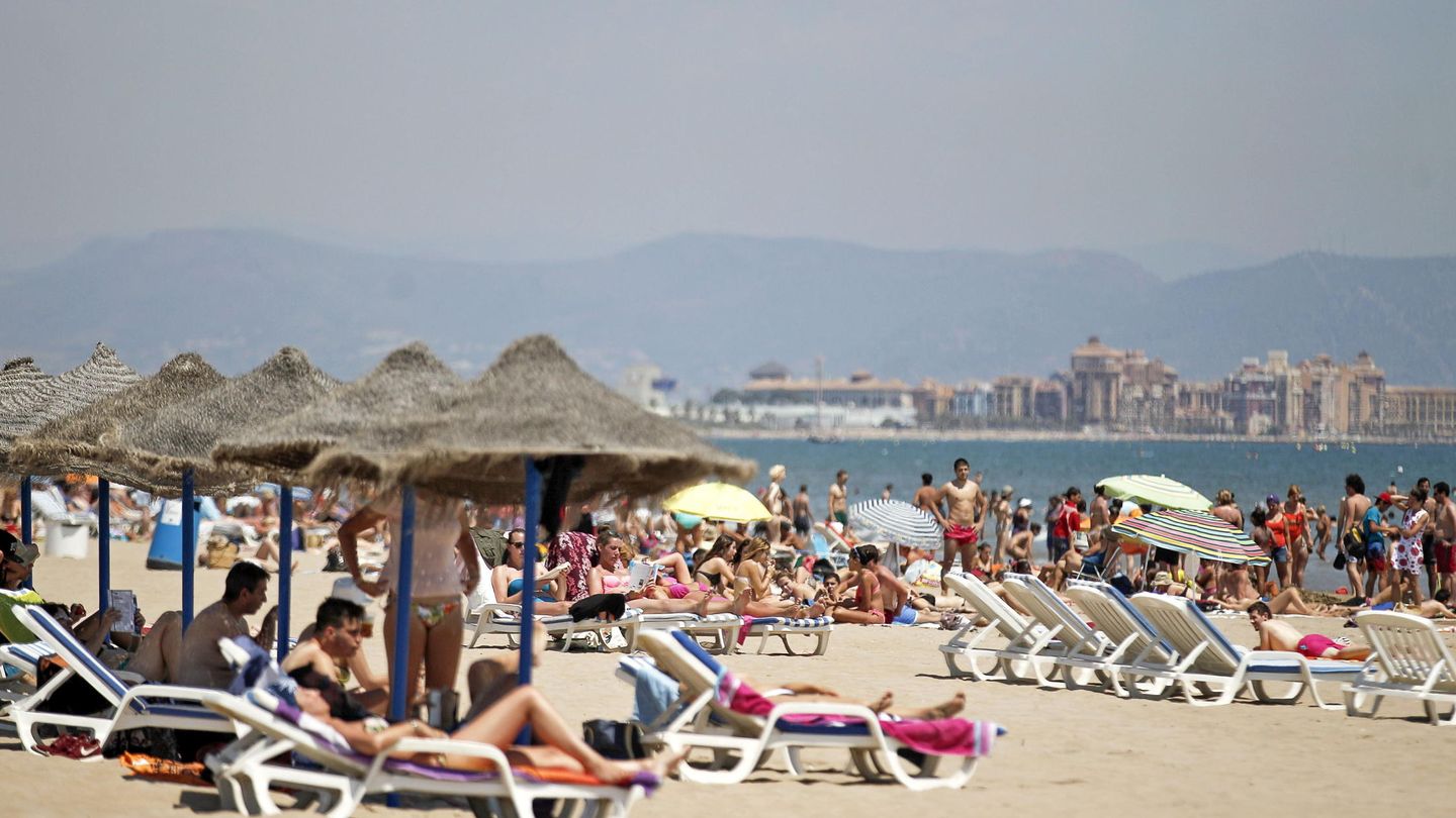 El 41% de los españoles prefiere viajar dentro de su país en verano. (EFE)