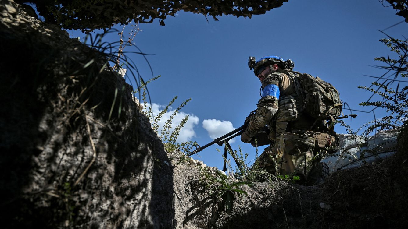 Foto: Un soldado ucraniano en una misión de reconocimiento cerca de Bajmut. (Reuters/Stringer)