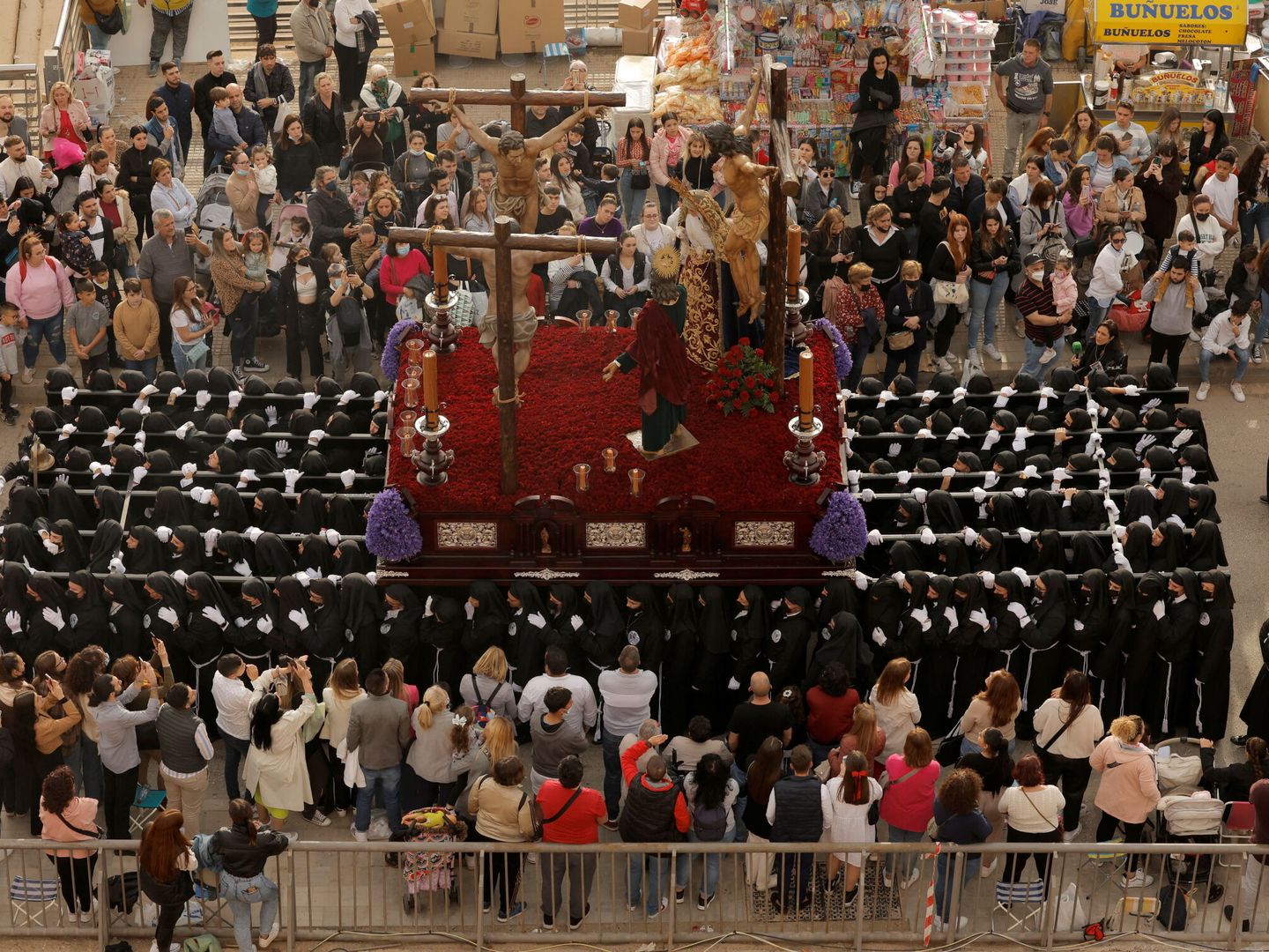 Dolores del Puente es uno de los tronos que hizo un llamamiento ante la falta de portadores. (Reuters)