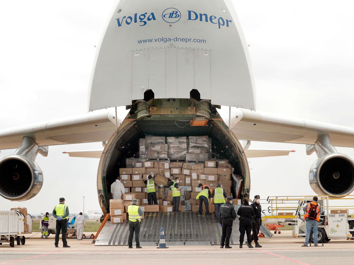 Foto: Cargamento de material sanitario aterrizado en Valencia. (EFE)