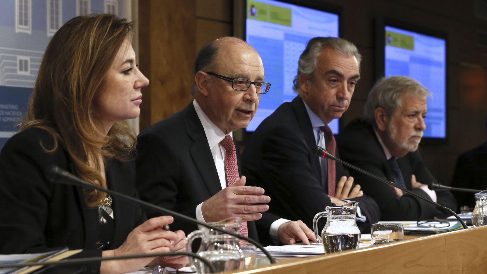 Foto: El ministro de Hacienda y Administraciones Públicas, Cristóbal Montoro, comparece en rueda de prensa para explicar los datos de déficit público. (EFE)
