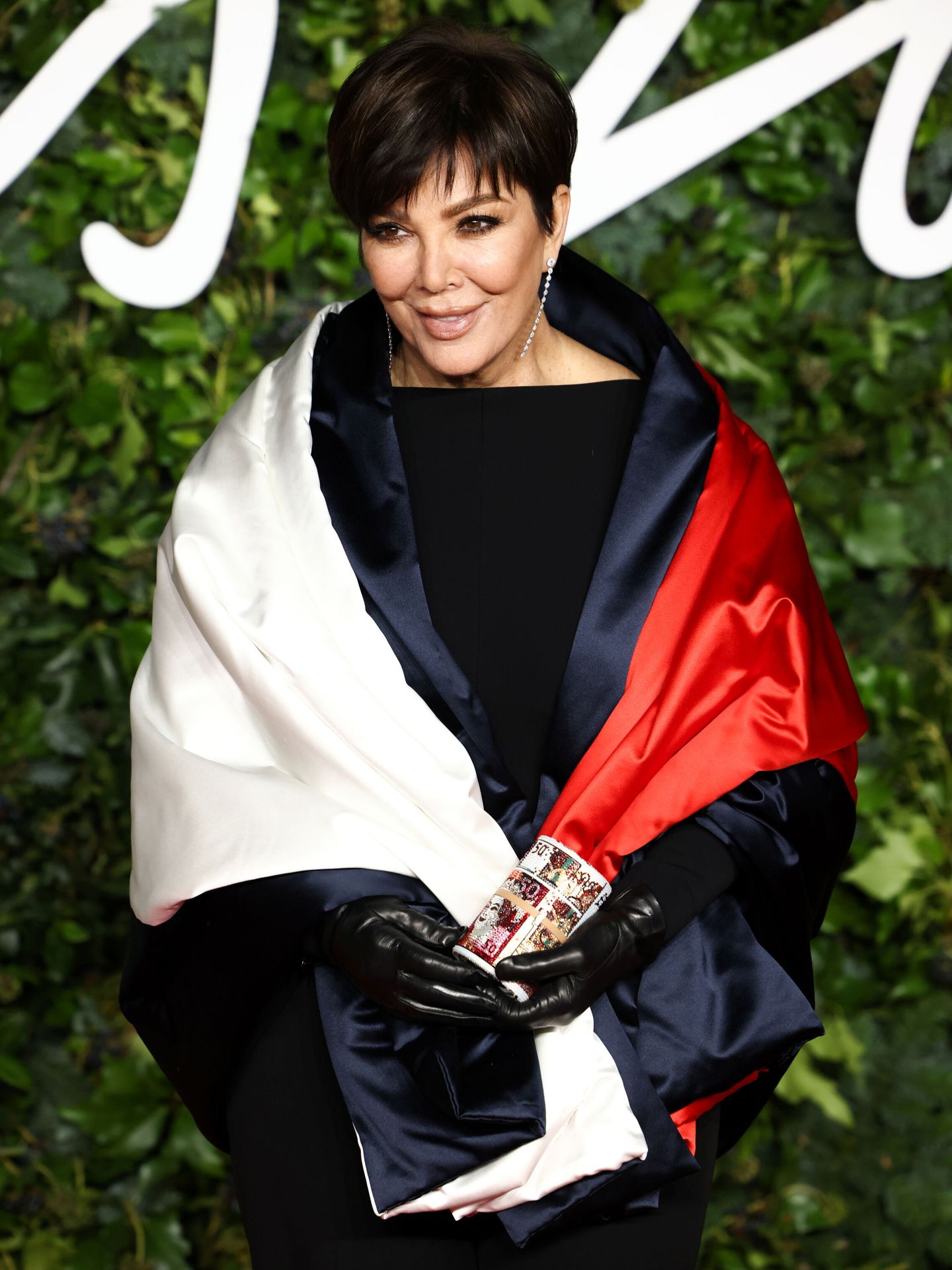 Kris Jenner, en la alfombra roja de los Fashion Awards 2021. (Reuters/Henry Nicholls)