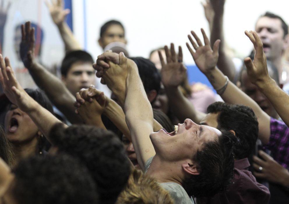 Foto: Evangélicos durante una misa en la iglesia Cidade de Refugio, en Sao Paulo (Reuters).
