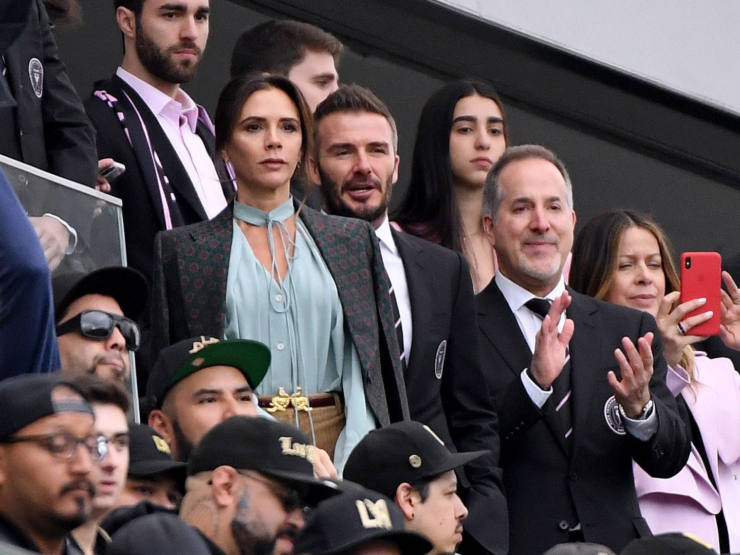  Victoria y David Beckham, viendo un partido de fútbol en LA en marzo. (Getty)