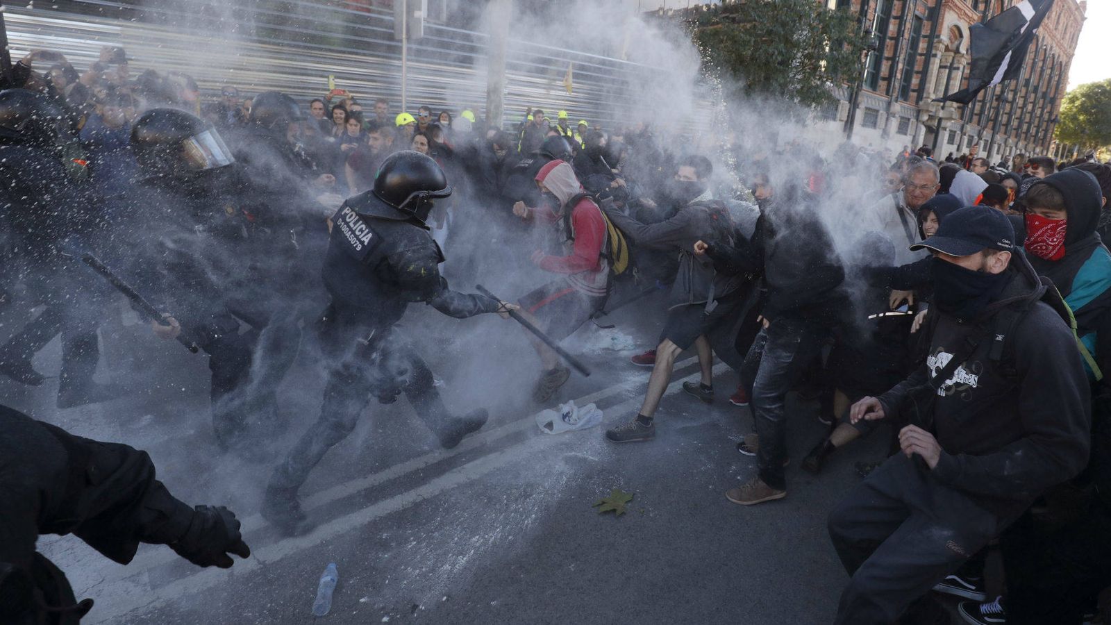 Foto: Imagen de los disturbios en Barcelona. (Reuters)