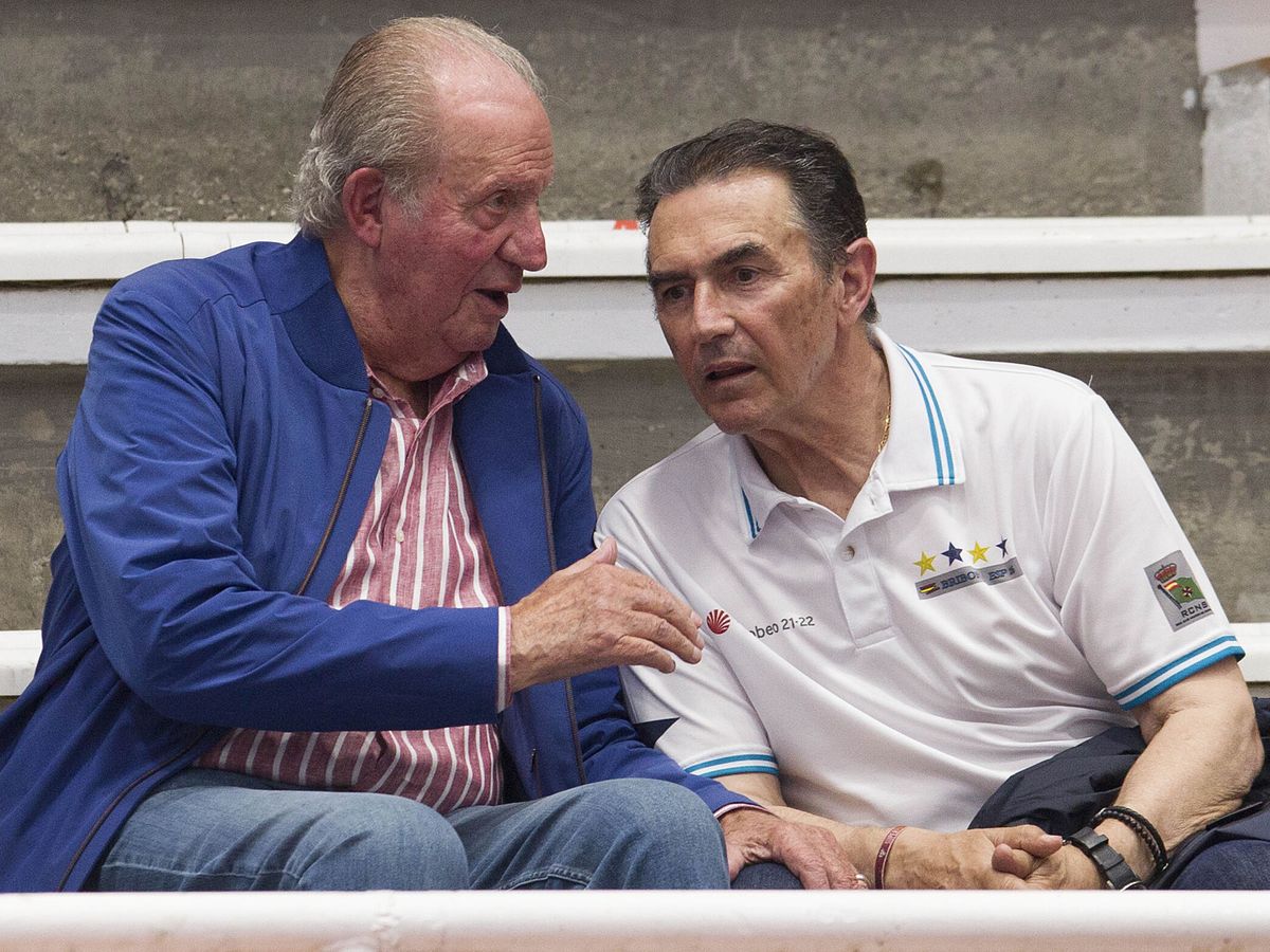 Foto: El rey Juan Carlos y Pedro Campos, el sábado en Pontevedra. (EFE)