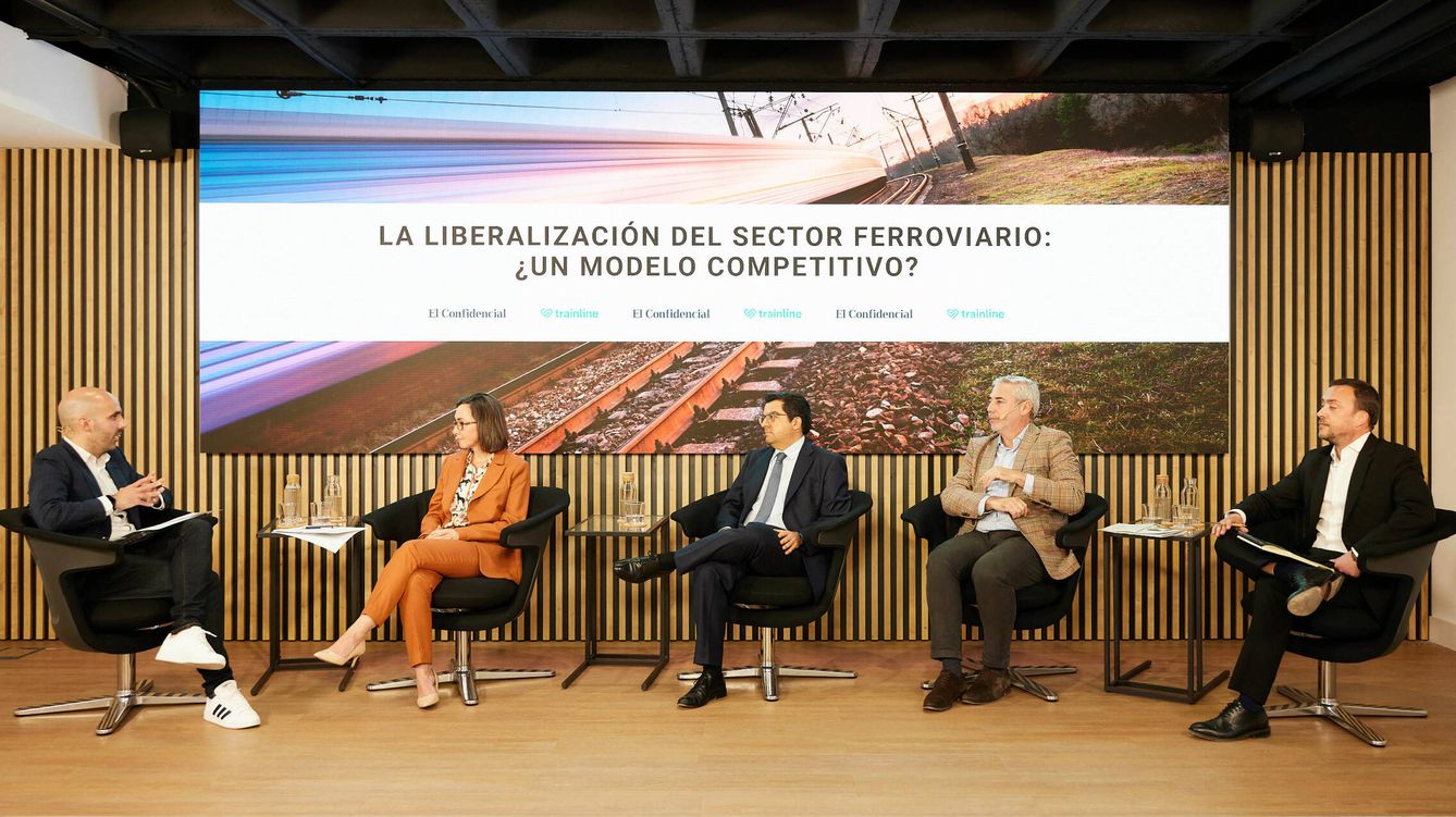 Juan Cruz (El Confidencial), Patricia Cordovilla (CNMC), Juan José Montero (UNED), Juan Jesús García (Amadeus) y Guillermo Serrano (Trainline).