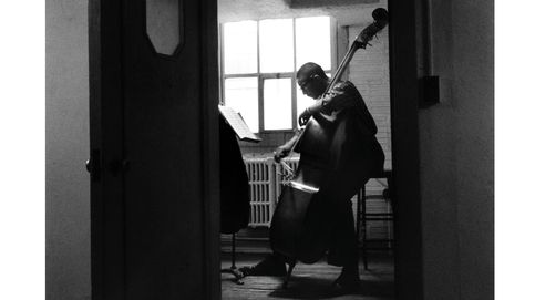Ron Carter, la leyenda viva del jazz, portada de Gentleman