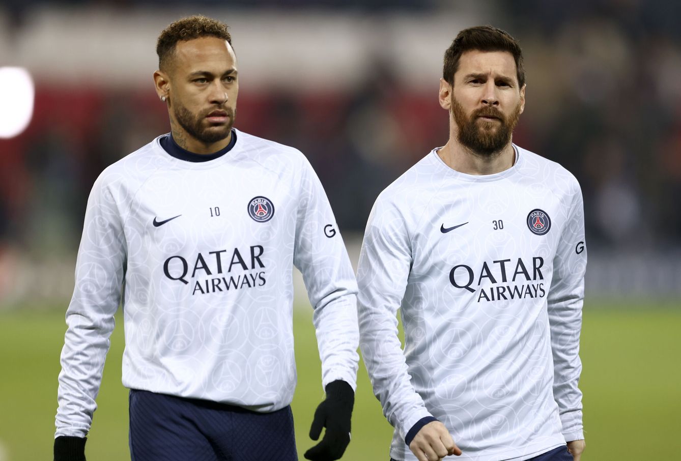 Neymar y Lionel Messi, en el partido de UEFA Champions League entre Paris Saint-Germain y Bayern Munich. (EFE/EPA/Mohammed Badra)