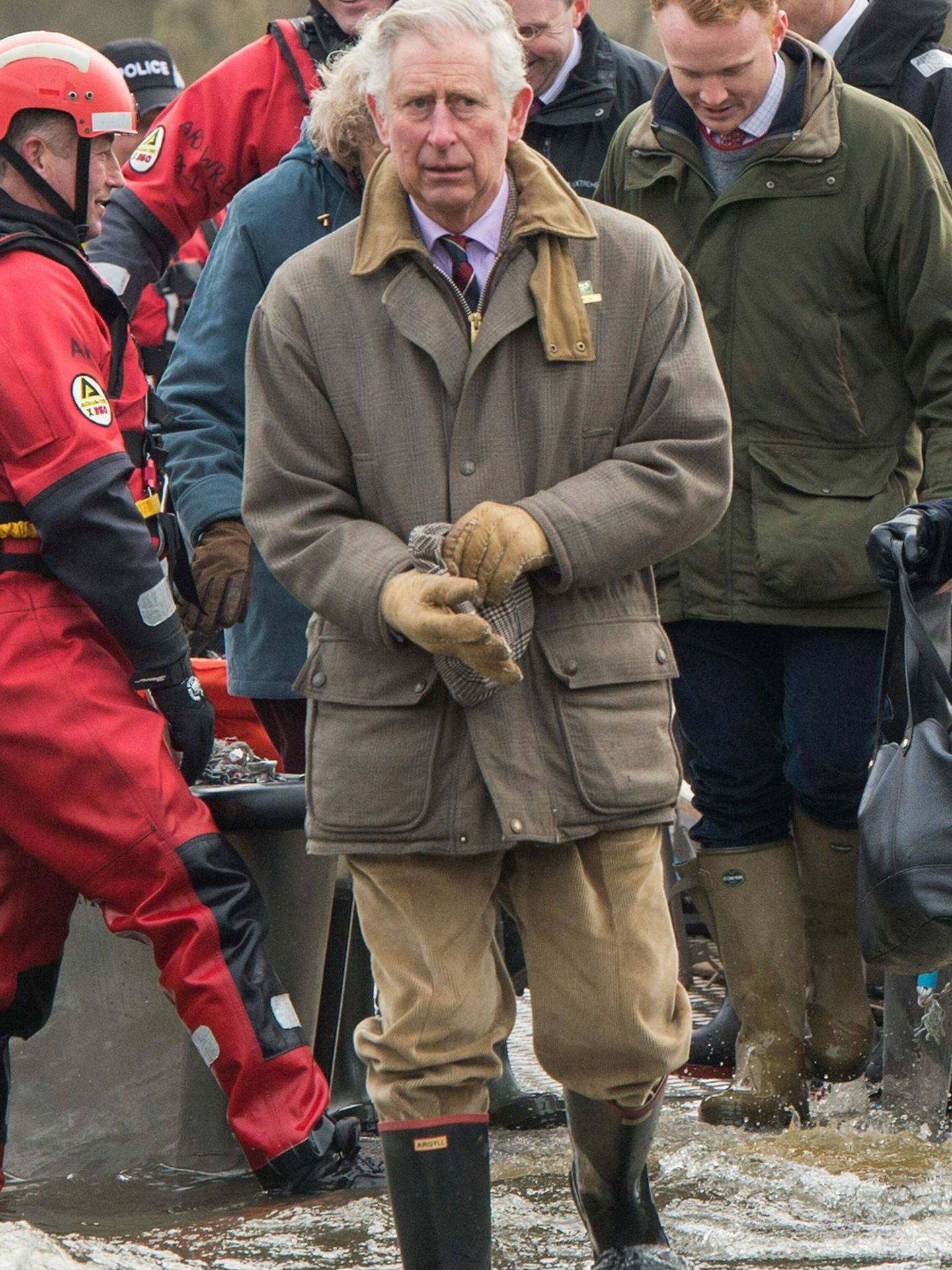 El por entonces príncipe Carlos, con las botas. (Cordon Press)
