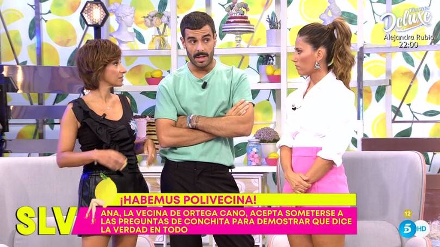 Germán González, junto a Nuria Marín y Adela González. (Mediaset)