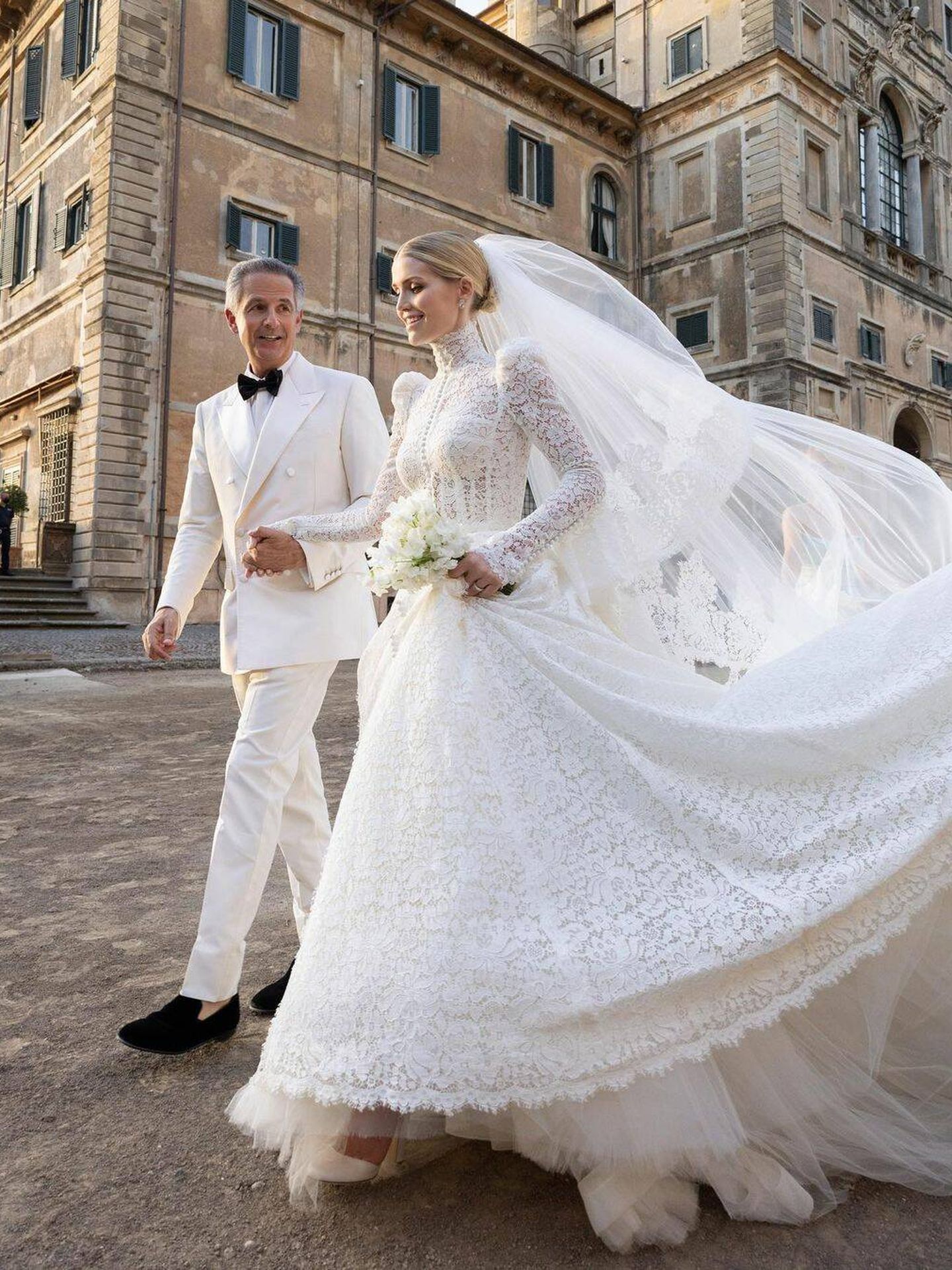 De Grace Kelly a Lucía Barcena: vestidos de novia con cuello alto