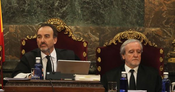 Foto: El magistrado Manuel Marchena junto al juez Juan Ramón Berdugo en el juicio del 'procés'. (EFE)
