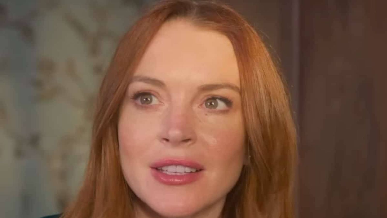 Primer plano del nuevo rostro de Lindsay Lohan en 'Un deseo irlandés'. (Netflix)