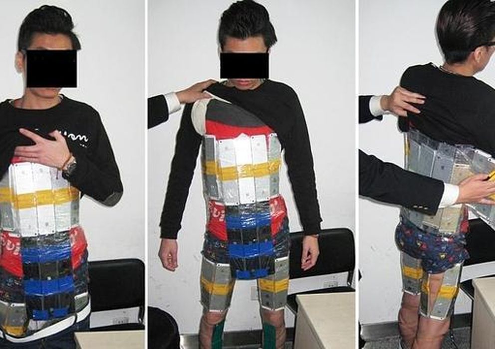 Foto: Imagen del "i-contrabandista" con los 94 iPhones pegados al cuerpo (Aduana de Shenzhen)