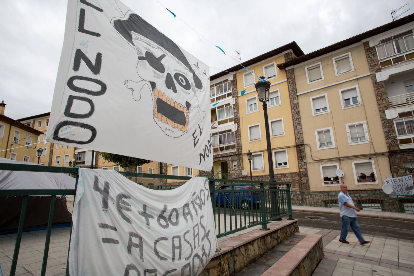 Pancartas en contra de los desahucios del años 2014. (Ricardo Solís)