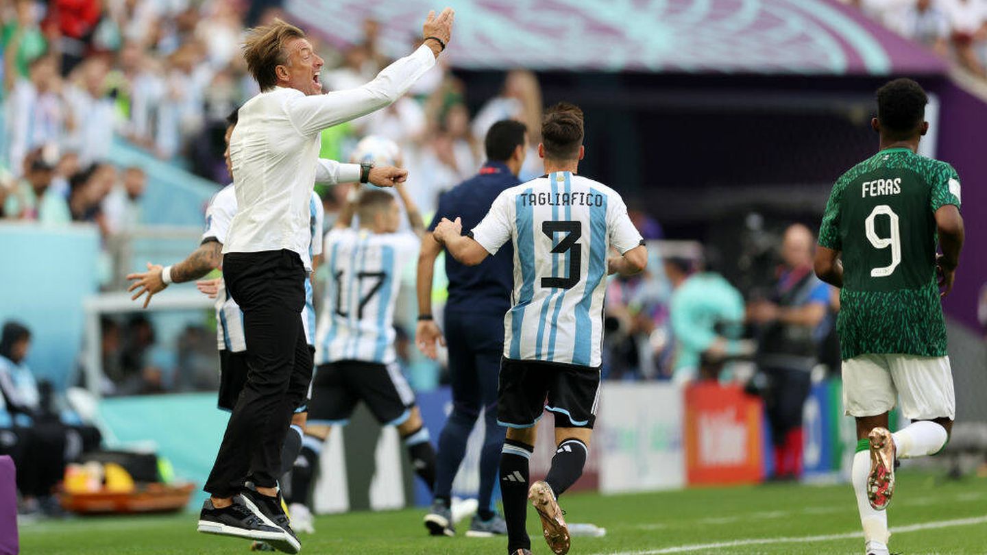 El seleccionador, durante el partido contra Argentina. (Getty/Clive Brunskill)