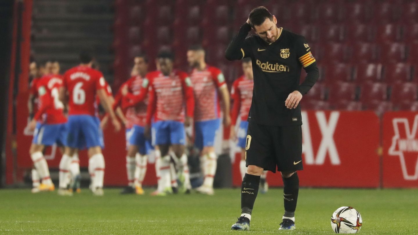 Messi se lamenta tras el gol del Granada. (Reuters)
