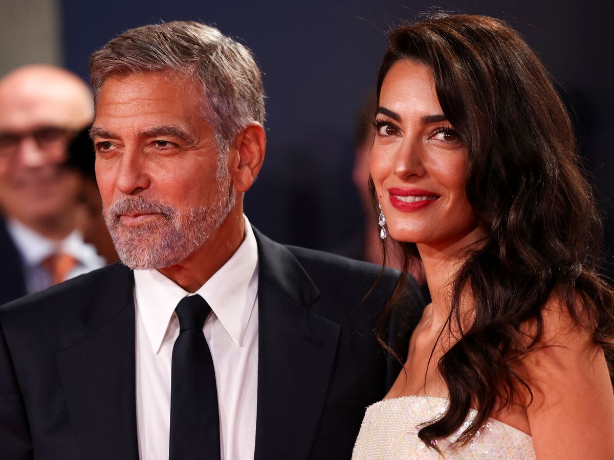 Foto: George y Amal Clooney en el estreno de 'The tender bar'. (Henry Nicholls / Reuters)