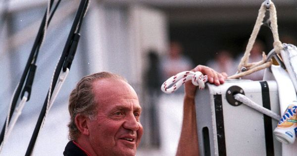 Foto: El rey Juan Carlos, navegando. (Cordon Press)