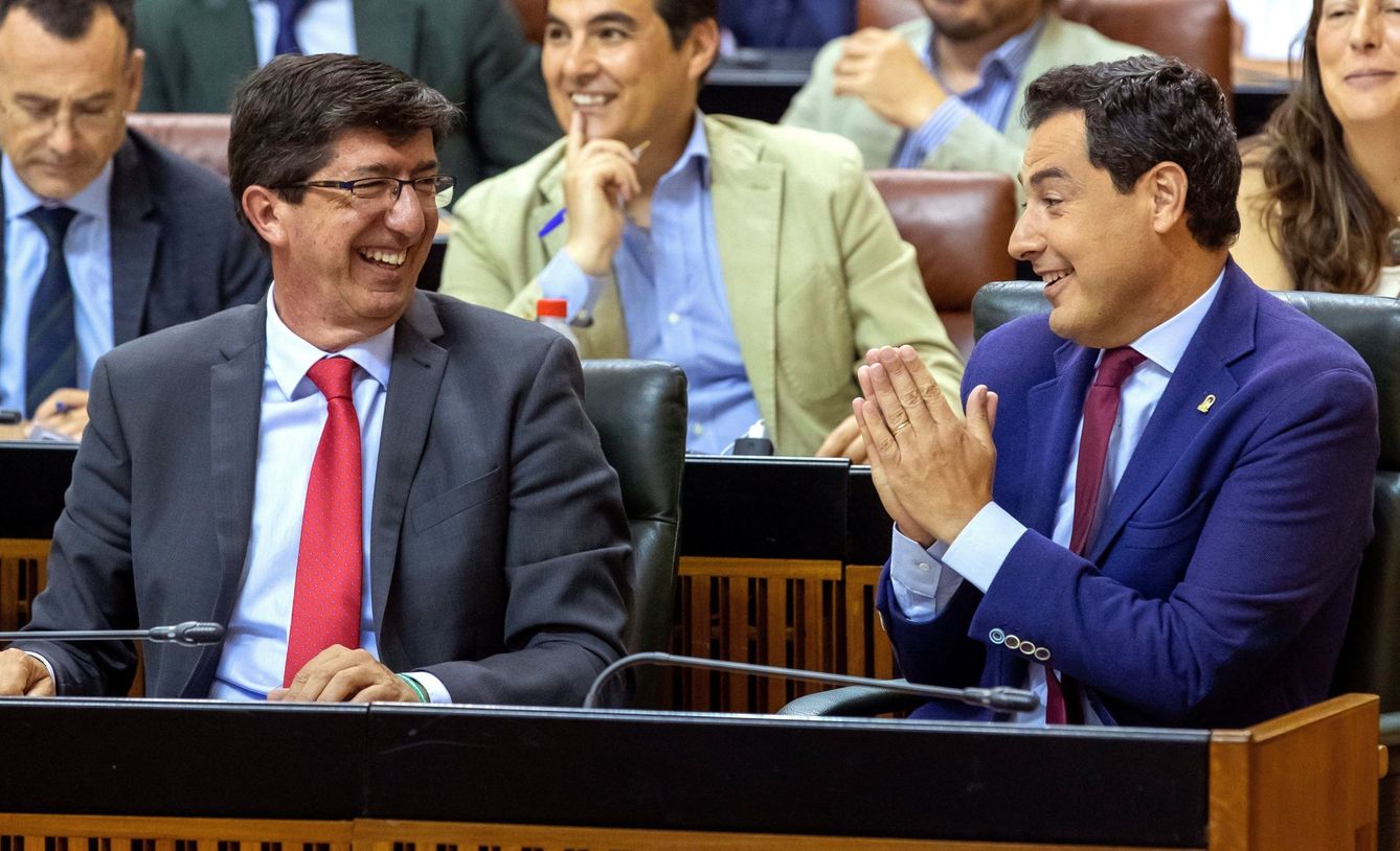 Foto: El presidente andaluz, Juanma Moreno, junto al vicepresidente Juan Marín (i). (EFE)