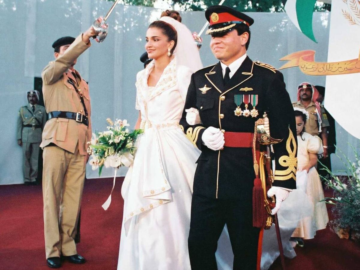 Foto: Rania de Jordania, el día de su boda con el rey Abdalá II. (Cordon)
