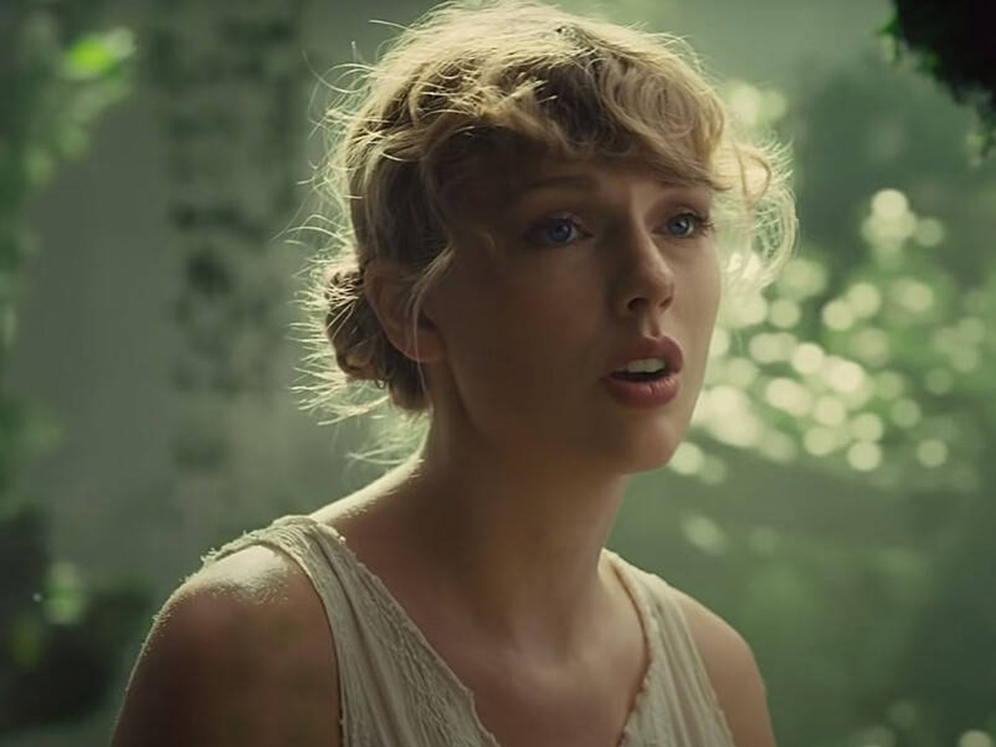 Taylor Swift, en el videoclip de 'Cardigan'. 