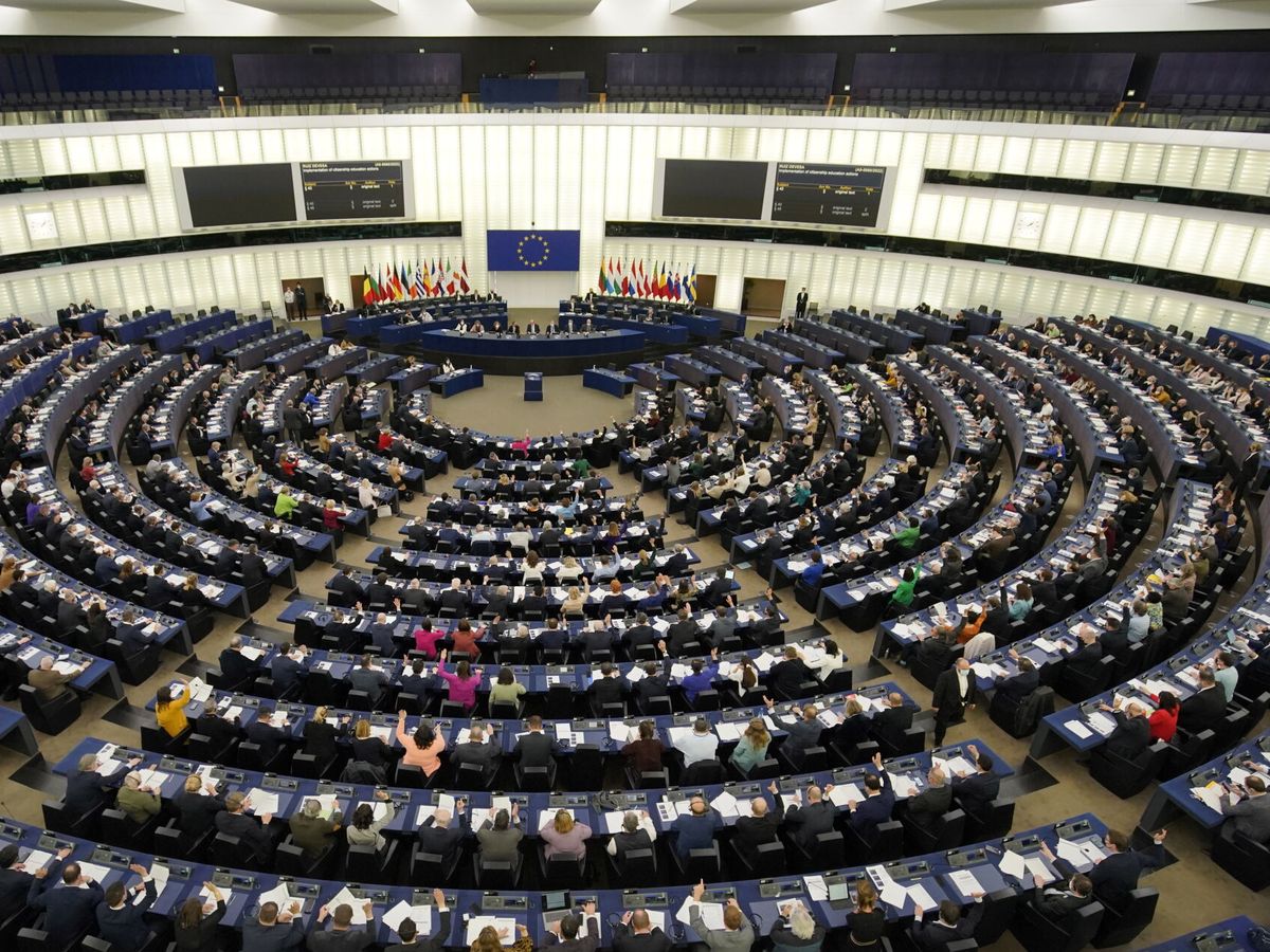 Foto: Plenario del Parlamento Europeo en Estrasburgo. (EFE/Ronald Wittek)
