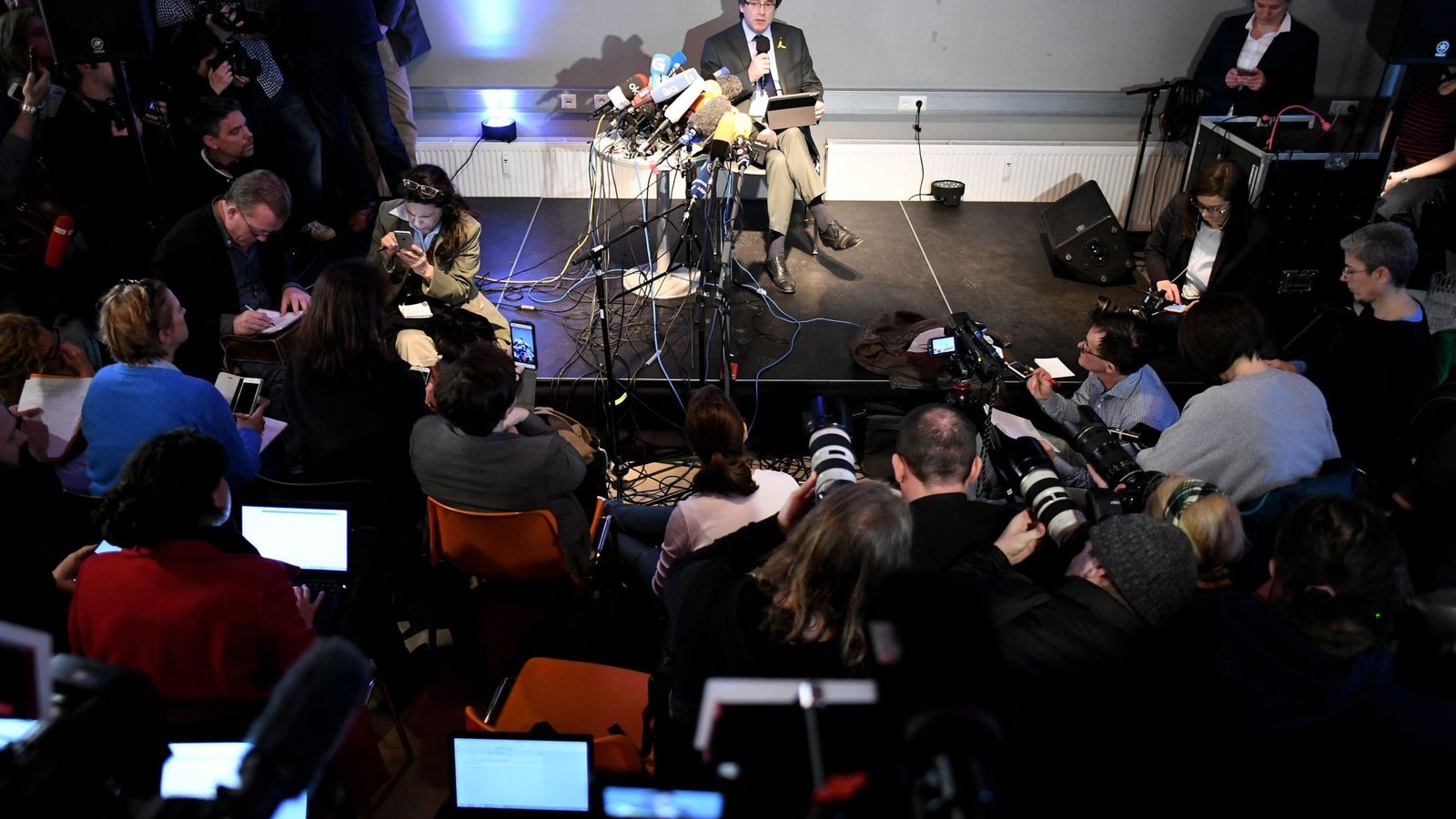 Foto: El expresidente catalán Carles Puigdemont ofrece una rueda de prensa en Berlín. (EFE)