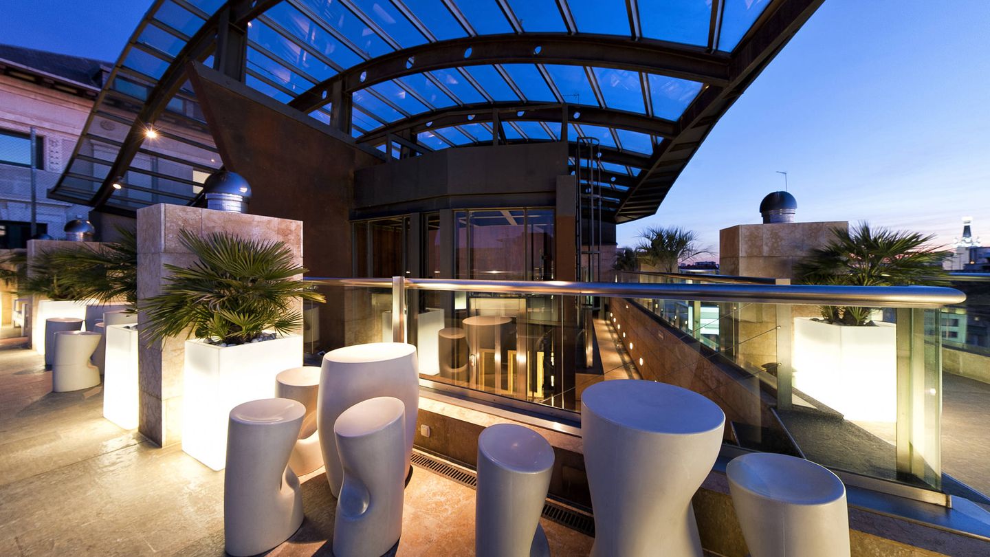 Bar-terraza del hotel Urban.