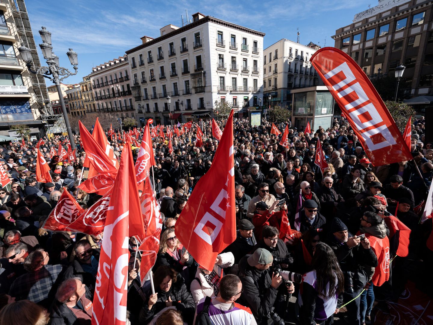 UGT y CCOO 'pinchan' en su manifestación por la ley ómnibus: "La ...