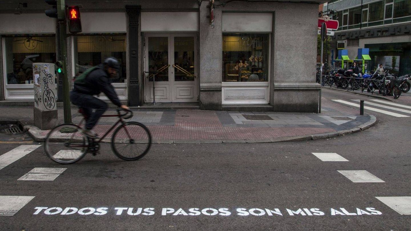 Otro de los versos que decoraban los pasos de peatones | Ayuntamiento 