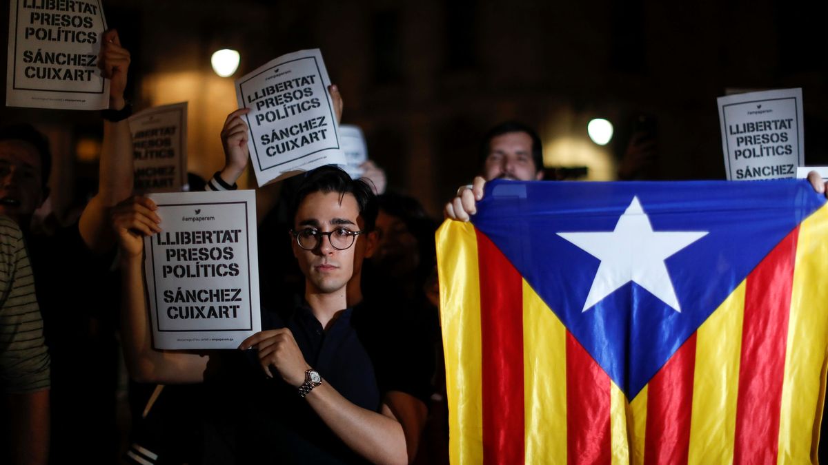 'Cacerolada' en Cataluña como protesta a las detenciones de Cuixart y Sànchez
