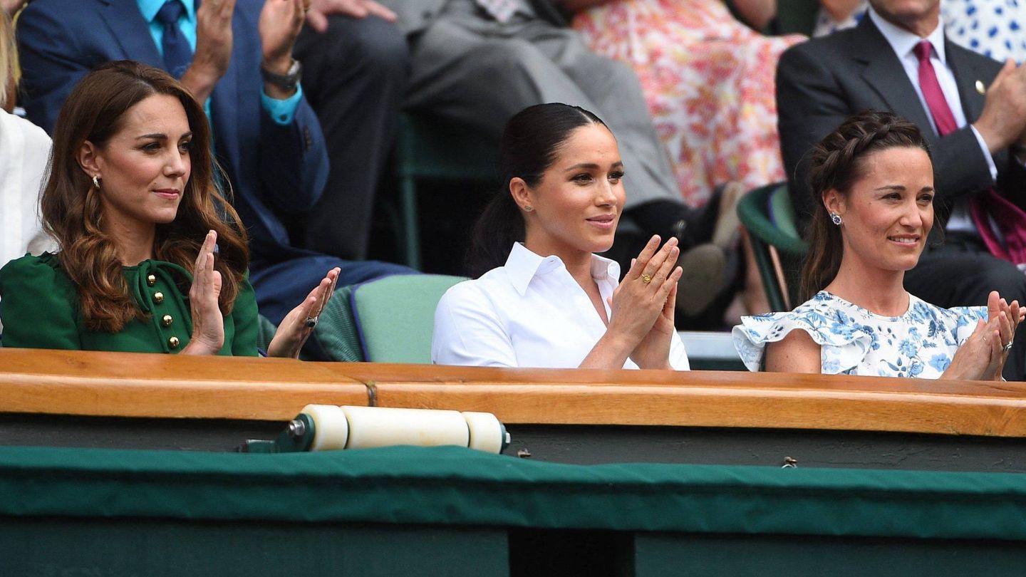 Kate Middleton, Meghan Markle y Pippa Middleton, en Wimbledon en 2019. (Cordon Press)