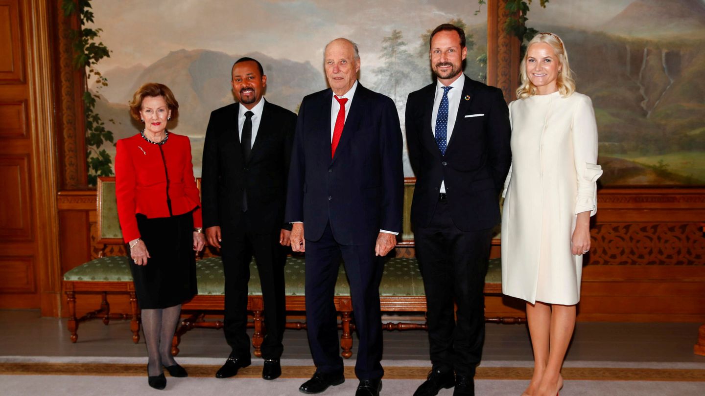 La familia real sueca, la semana pasada durante la recepción a los premios Nobel en Oslo. (Reuters)