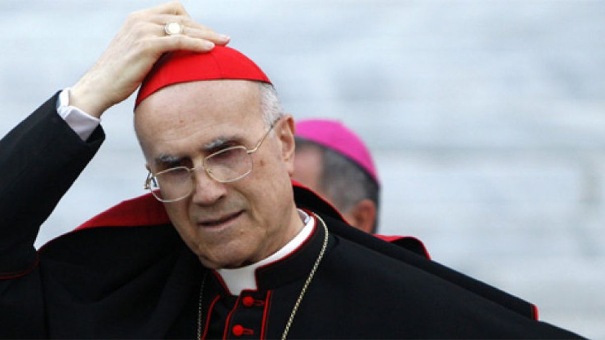 Bertone auditará las cuentas del Vaticano y ‘gobernará’ la Sede Vacante
