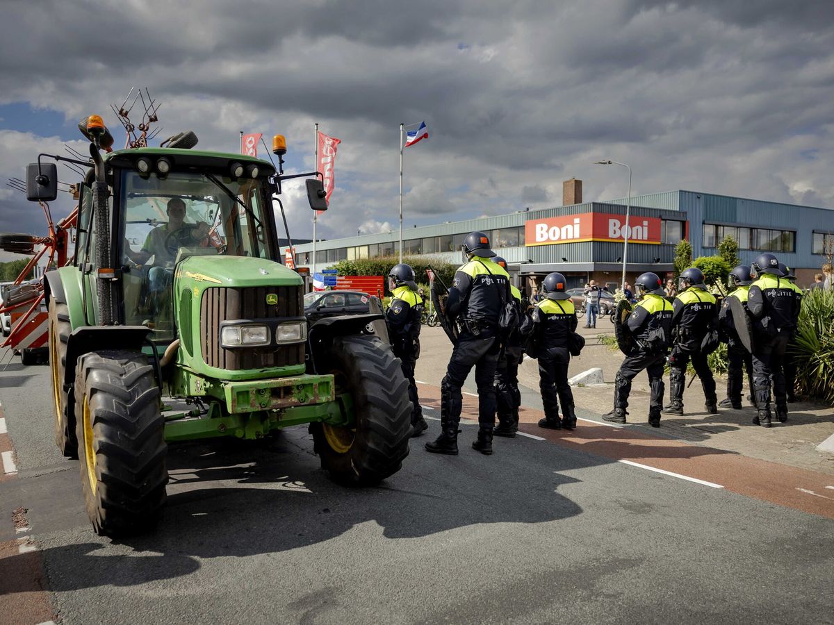 Foto: Protestas de agricultores en Países Bajos. (EFE/Robin Van Lonkhuijsen)