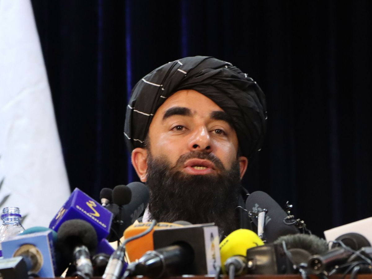 Foto: Zabihullah Mujahid, portavoz talibán, en rueda de prensa. (EFE)