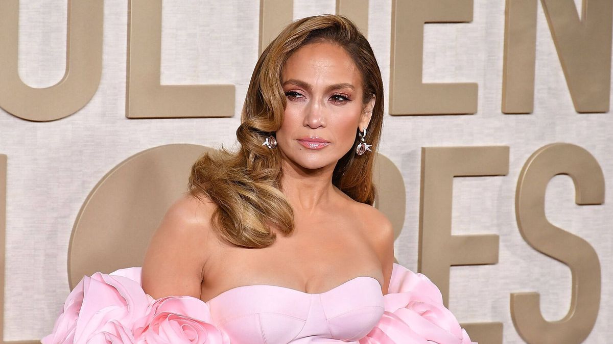 Jennifer Lopez se burla de sus anteriores bodas en este nuevo vídeo