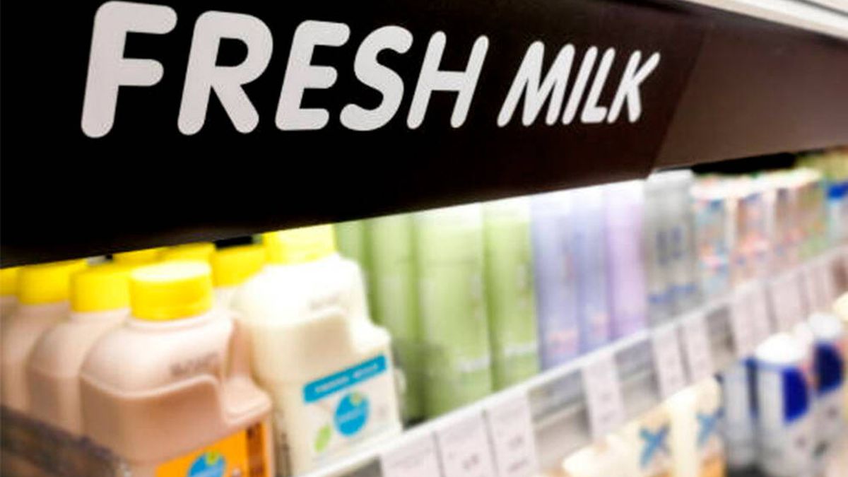 Una estadounidense hace la compra en un supermercado español y no da crédito a la sección de leche