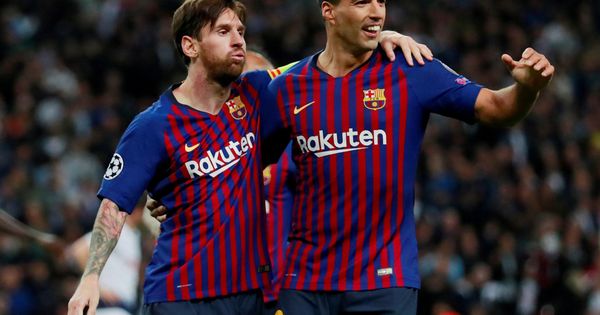 Foto: Leo Messi y Luis Suárez celebran un gol del FC Barcelona en Champions. (Reuters)