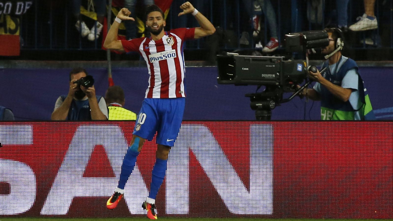 Foto: Yannick Carrasco celebra el gol que le dio el triunfo al Atlético de Madrid ante el Bayern (Reuters)