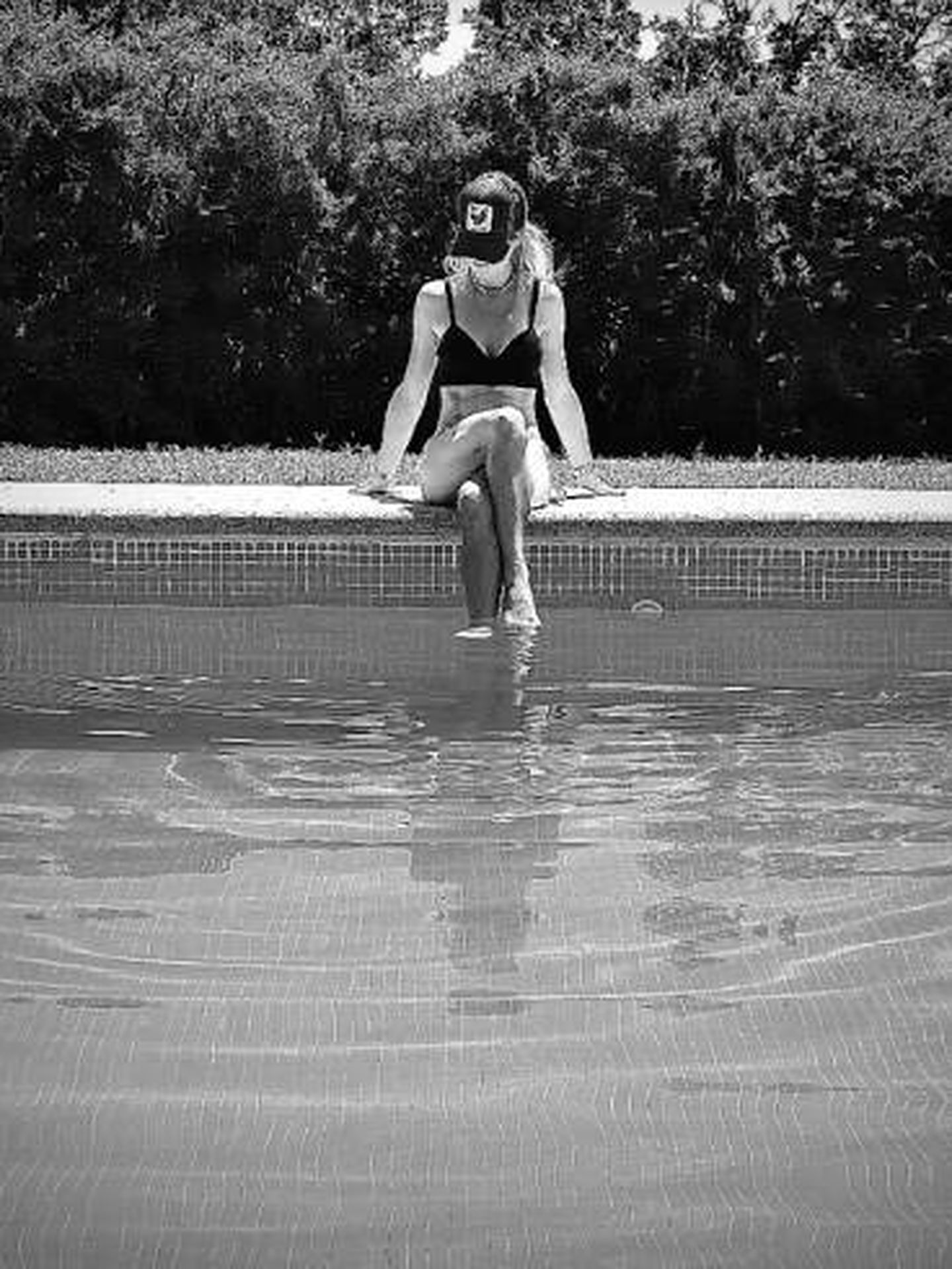Una tarde de piscina en familia. (Instagram/@ameliabono)