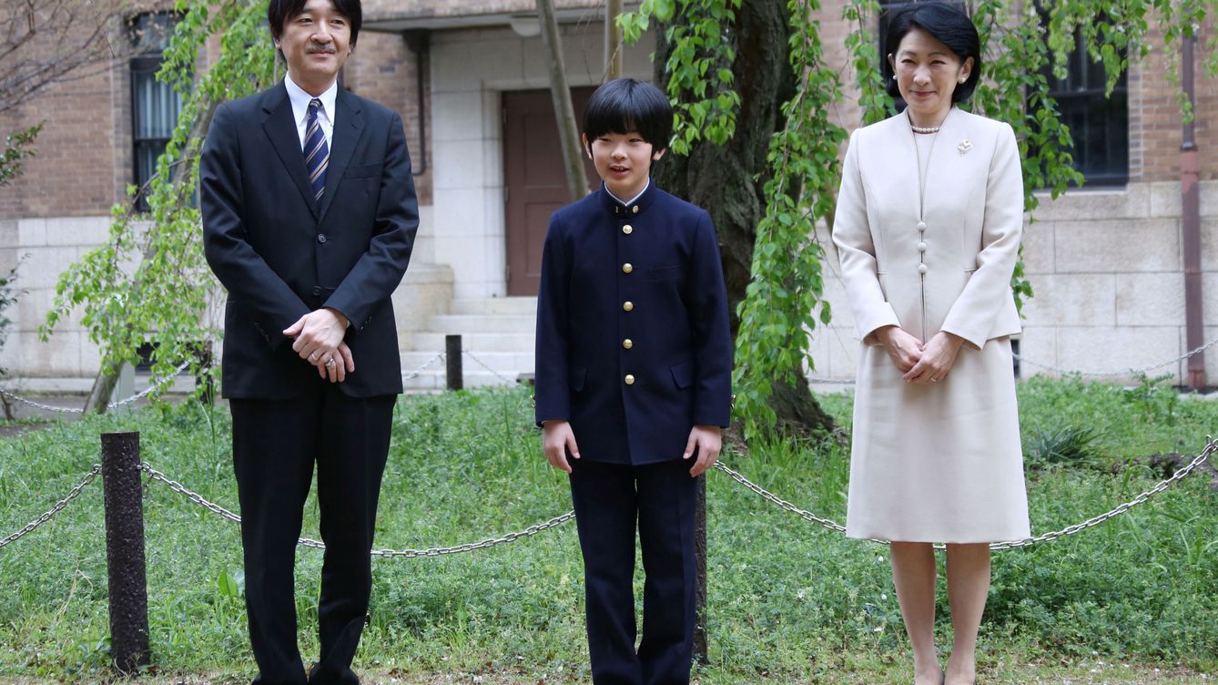 Foto: El príncipe Hisahito, junto a sus padres. (Reuters)