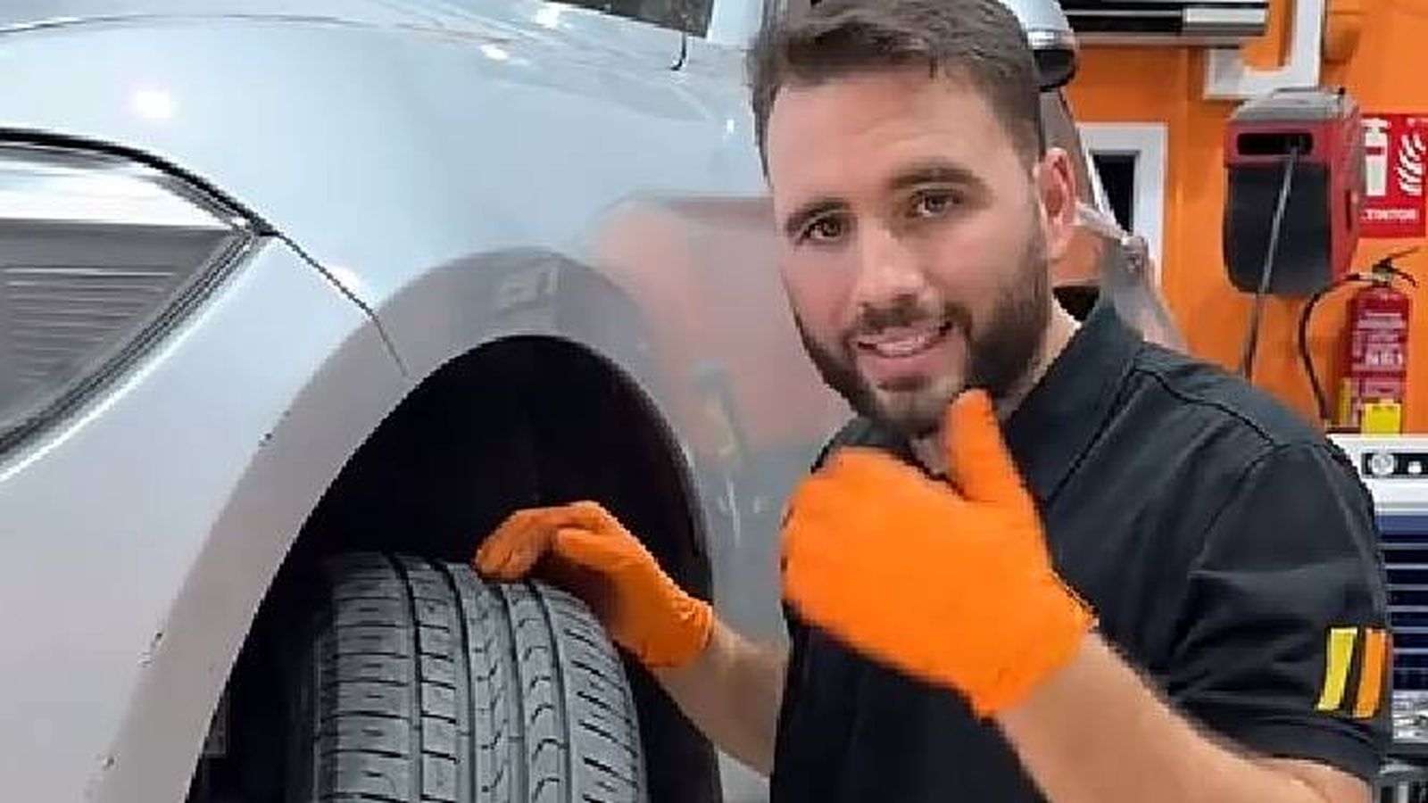 Juan José Ebenezer, mecánico: "Si a tu coche diésel le echas un poco de gasolina, tenemos dos problemas. A los diésel se les ha echado gasolina durante muchos años, pero ahora no es lo mismo"