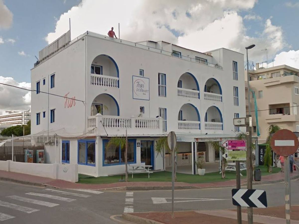 Foto: Hotel Fun Vistamar, en Ibiza, desde donde cayó la mujer. Foto: Google Maps