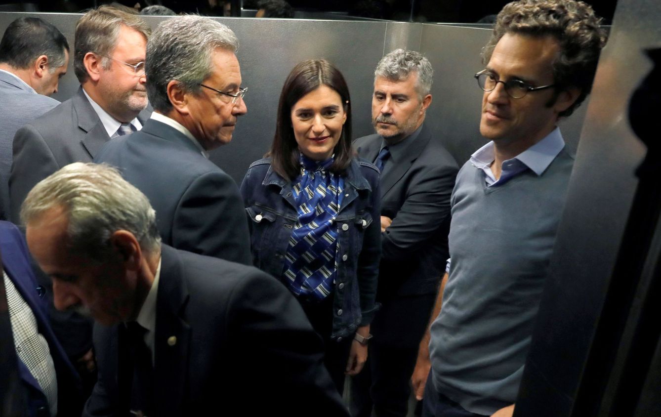 Carmen Montón tras su primera rueda de prensa en la que todavía se negaba a dimitir. (EFE)