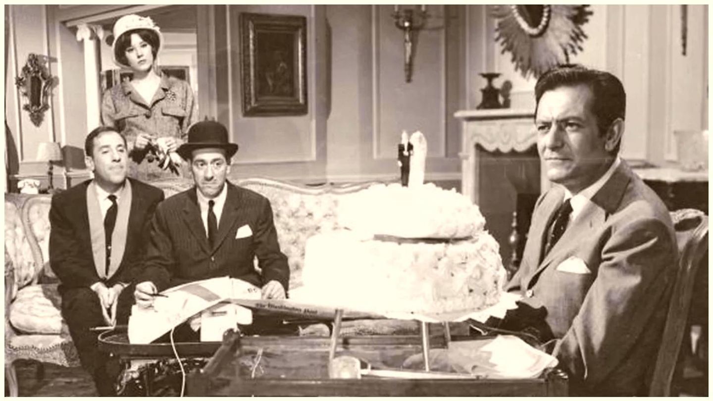 El actor barcelonés, compartiendo escena con Alfredo Landa, Concha Velasco y José Luis López Vázquez en 'Casi un caballero'. (Hesperia Films)
