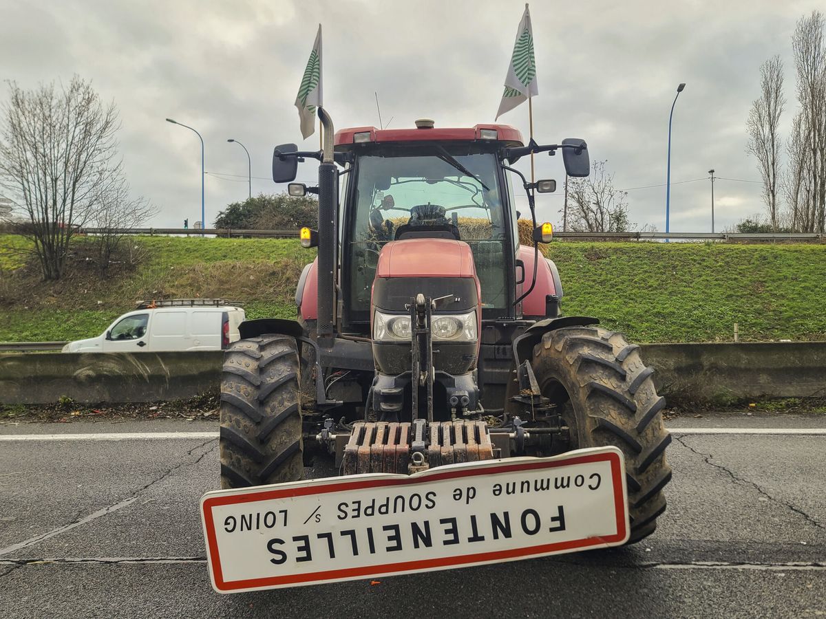 Foto: Protesta de los agricultores franceses en Chilly-Mazarin. (EFE/Edgar Sapiña Manchado)