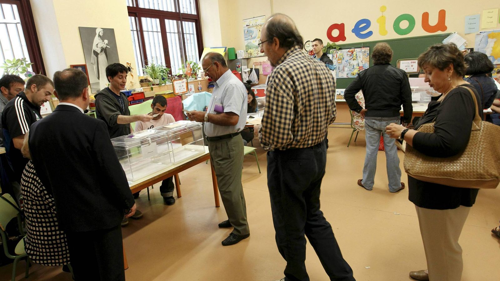 Foto: Votantes en las elecciones municipales y autonómicas del pasado 22 de mayo. (EFE)